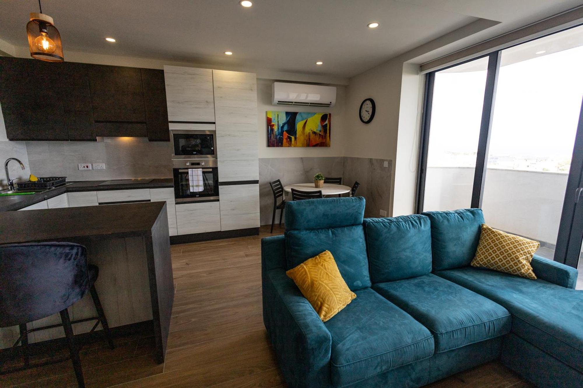 Apartment With A View *